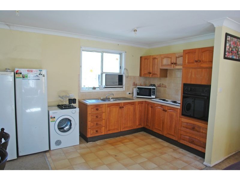 2/35 Warner Avenue, Tuggerawong NSW 2259