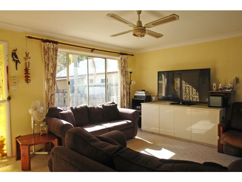 2/35 Warner Avenue, Tuggerawong NSW 2259