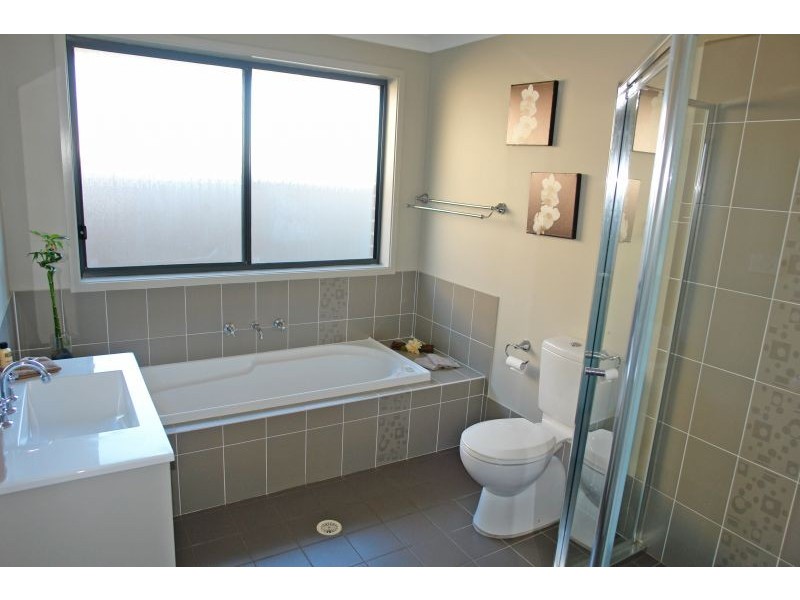 6 Capri Close, Woongarrah NSW 2259