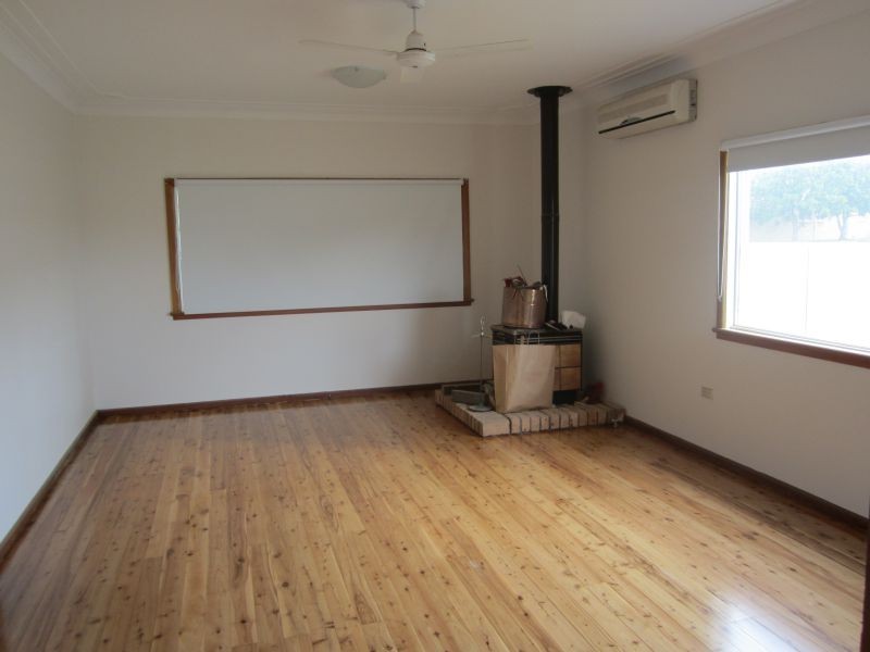 33 Holmes Avenue, Toukley NSW 2263