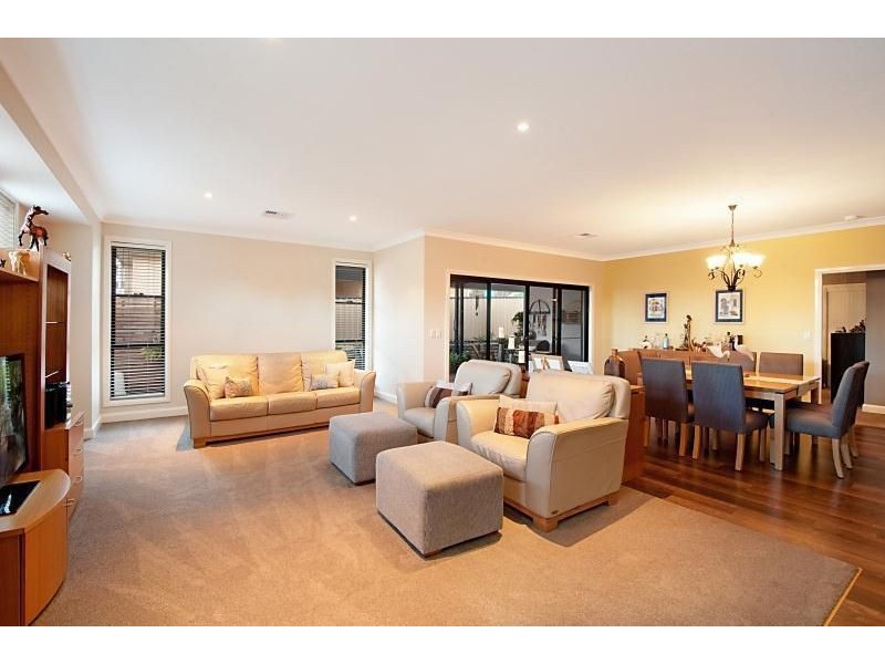 240 Johns Road, Wadalba NSW 2259