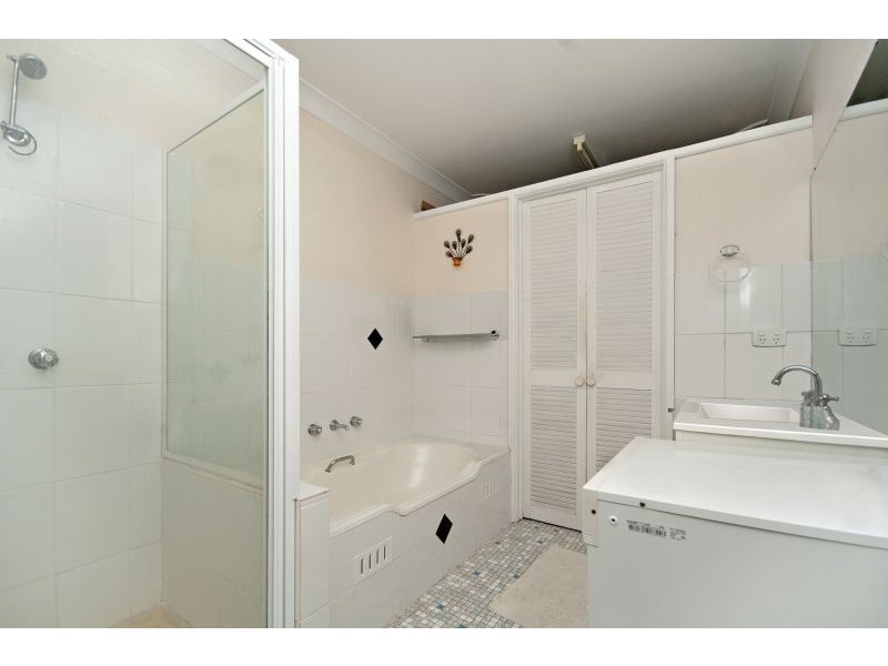 1 Inderan Avenue, Lake Haven NSW 2263