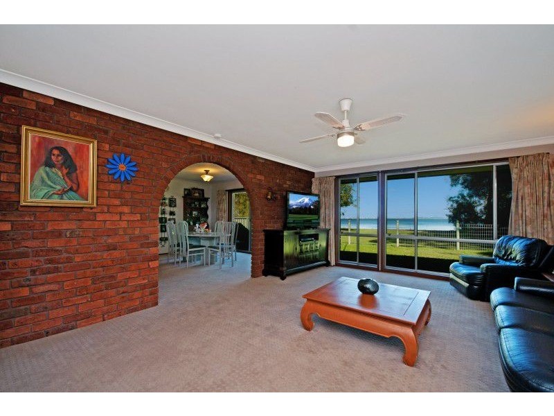 318 Tuggerawong Road, Tuggerawong NSW 2259