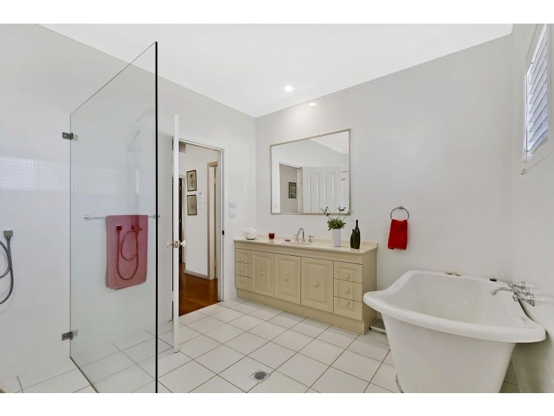 14 Twin Lakes Drive, Lake Haven NSW 2263