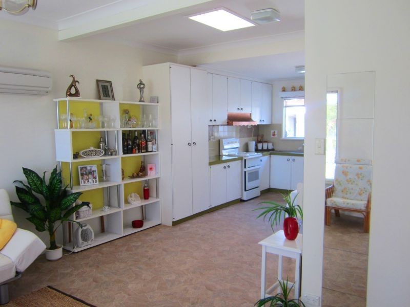 8 Arlington Street, Gorokan NSW 2263
