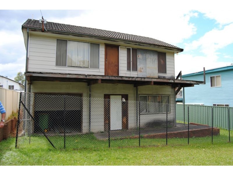 37 Vena Avene, Gorokan NSW 2263