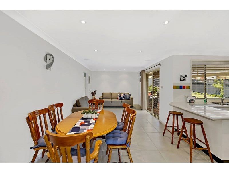 6 Mascord Avenue, Wadalba NSW 2259