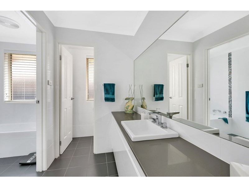 6 Mascord Avenue, Wadalba NSW 2259