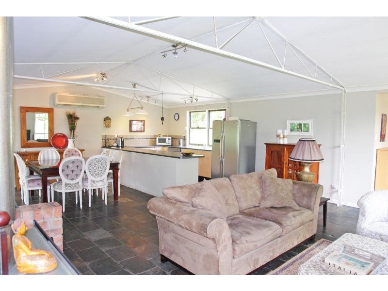 77 Hills Lane, Yarramalong NSW 2259