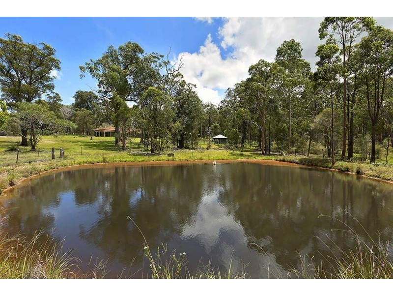 11 Crestwood Road, Jilliby NSW 2259