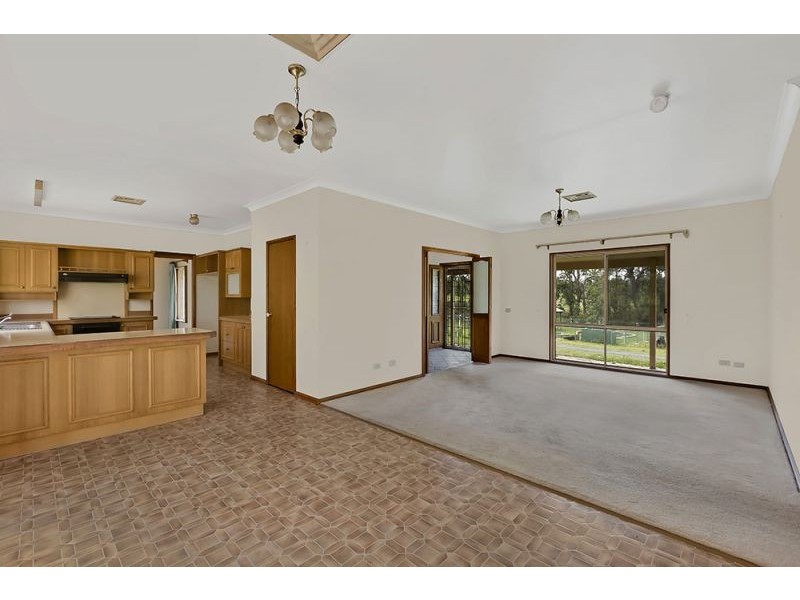 11 Crestwood Road, Jilliby NSW 2259