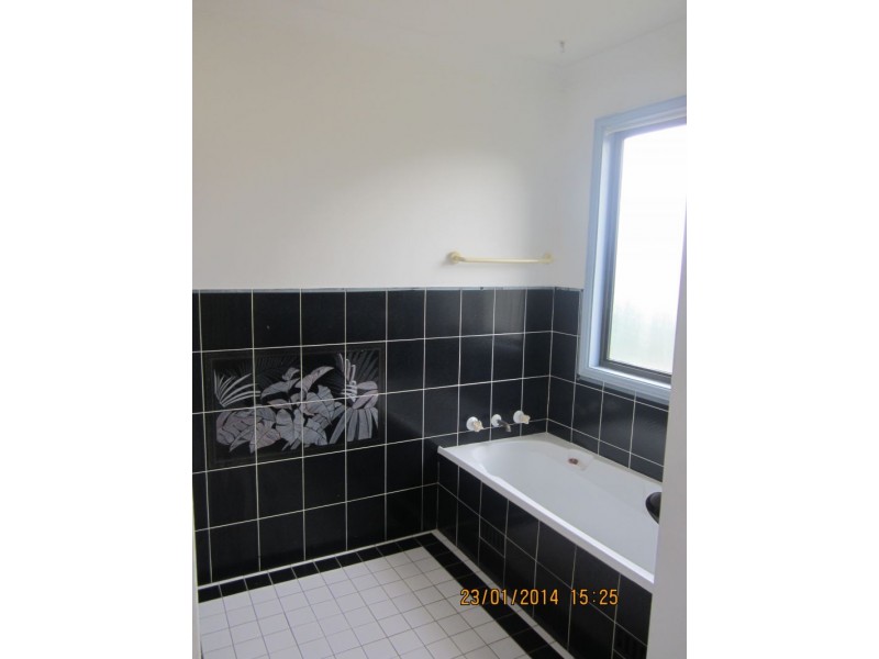 1 Maheno Avenue, Blue Haven NSW 2262