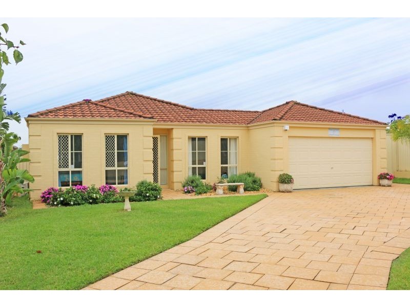 9 Stamford Close, Kanwal NSW 2259