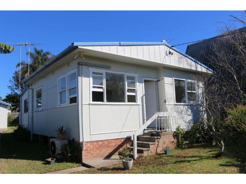 2 Vena Avenue, Gorokan NSW 2263