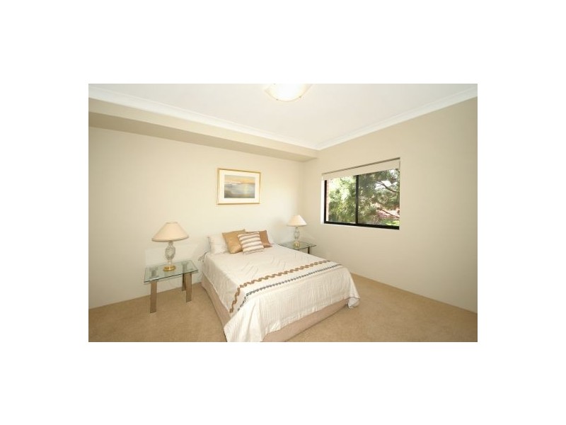 13/2-10 Hawkesbury Avenue, Dee Why NSW 2099