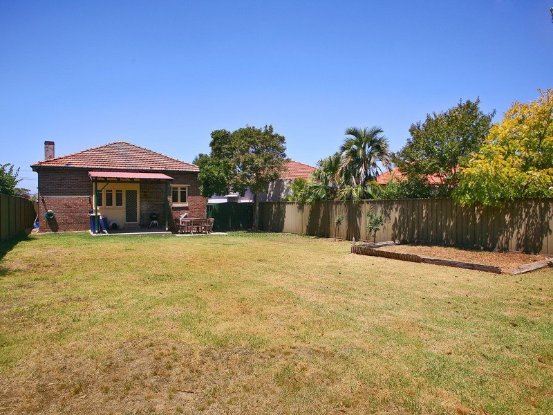 12 Elphinstone Street, Cabarita NSW 2137