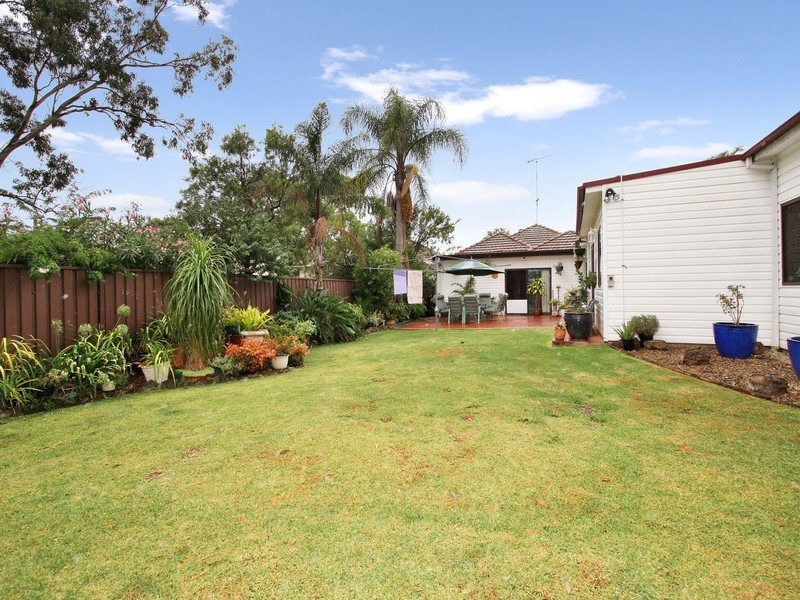 24 Georges Cres, Georges Hall NSW 2198