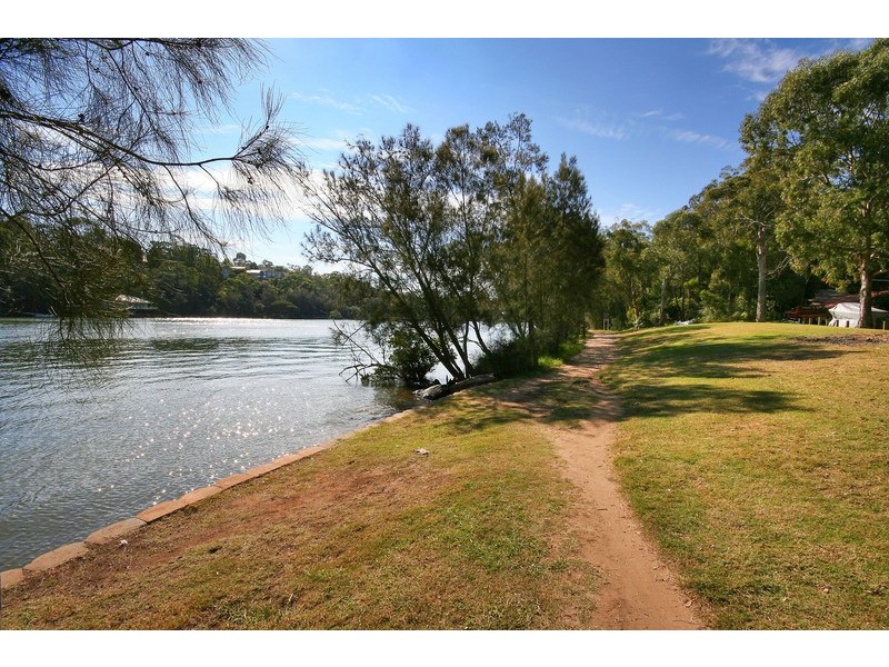 52a Carinya Avenue, Picnic Point NSW 2213