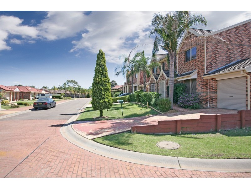 10  Angophora Grove, Greenacre NSW 2190