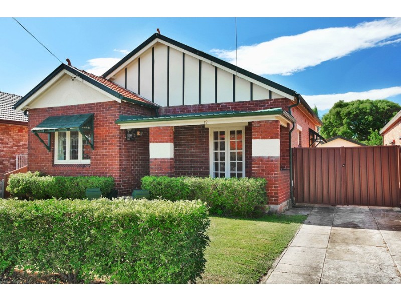 12 Mooculta St, Russell Lea NSW 2046