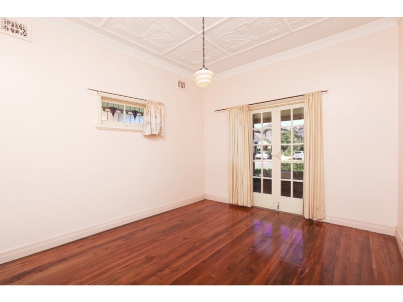 12 Mooculta St, Russell Lea NSW 2046