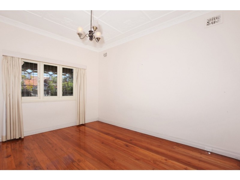 12 Mooculta St, Russell Lea NSW 2046
