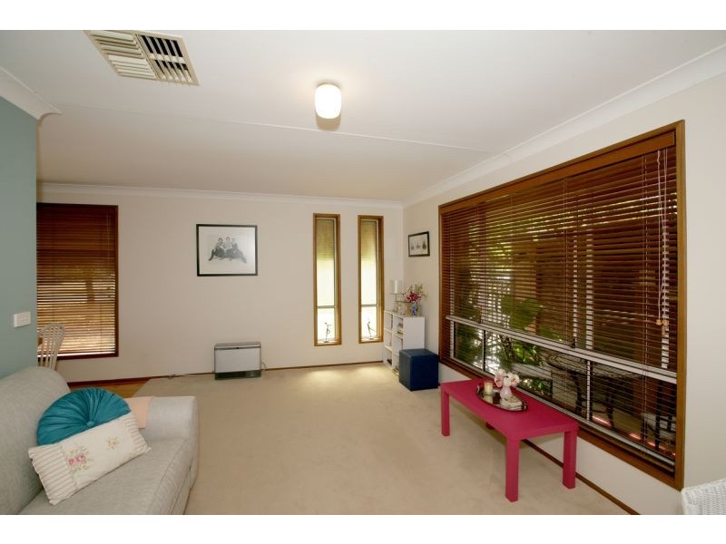 9 Merinda Crescent, Kooringal NSW 2650