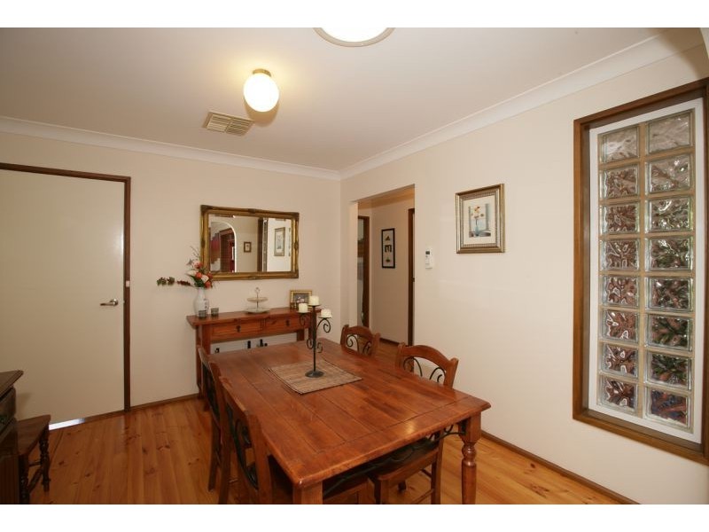 9 Merinda Crescent, Kooringal NSW 2650