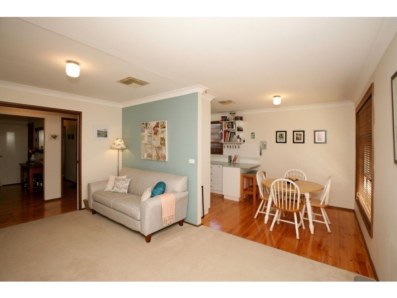 9 Merinda Crescent, Kooringal NSW 2650