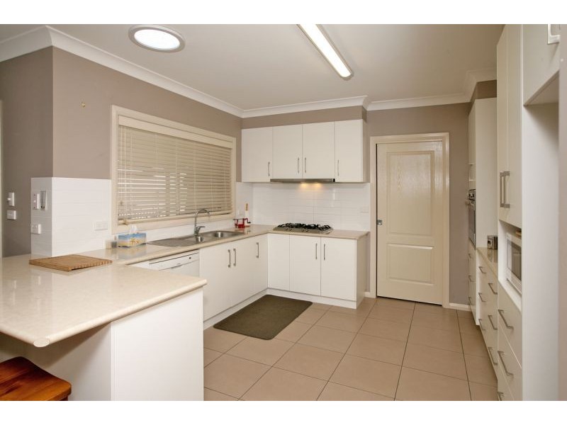 9 Darling Place, Tatton NSW 2650