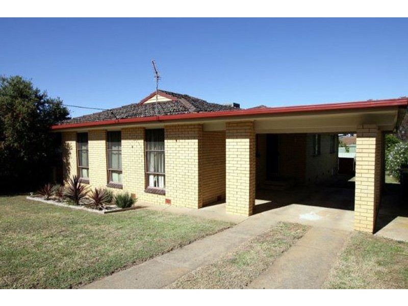 8 Cooinbil Cres, Wagga Wagga NSW 2650