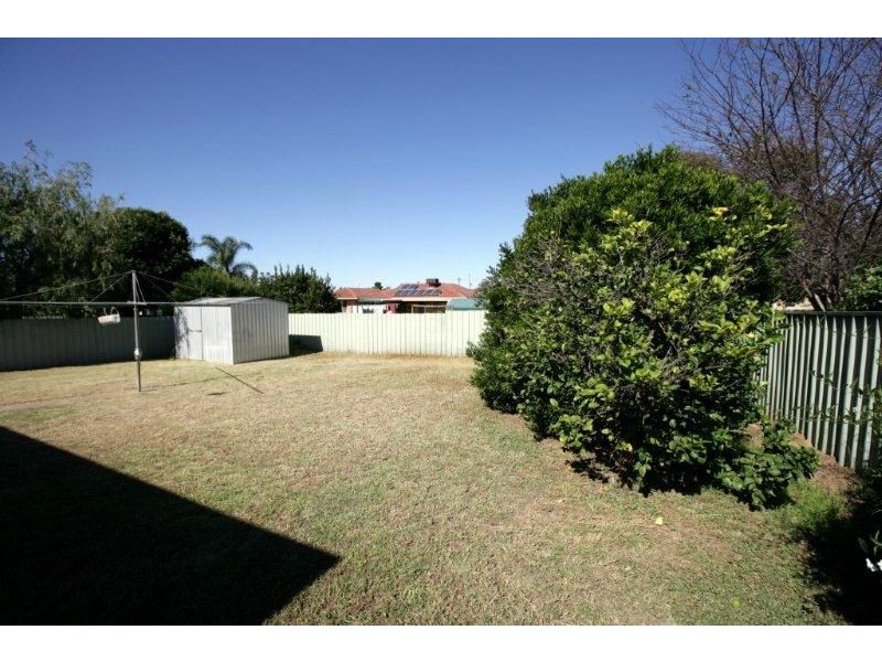 8 Cooinbil Cres, Wagga Wagga NSW 2650