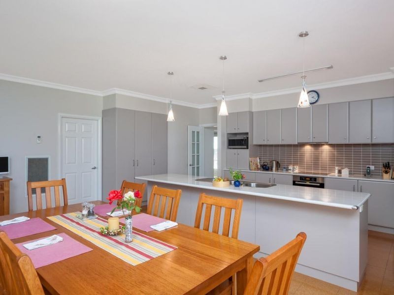 11 Osterley Street, Bourkelands NSW 2650