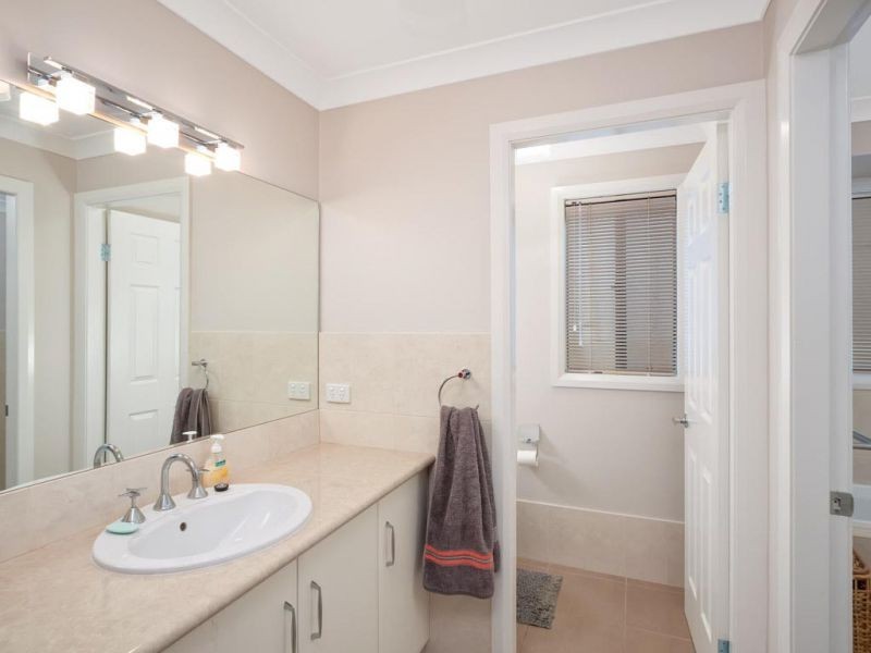 11 Osterley Street, Bourkelands NSW 2650