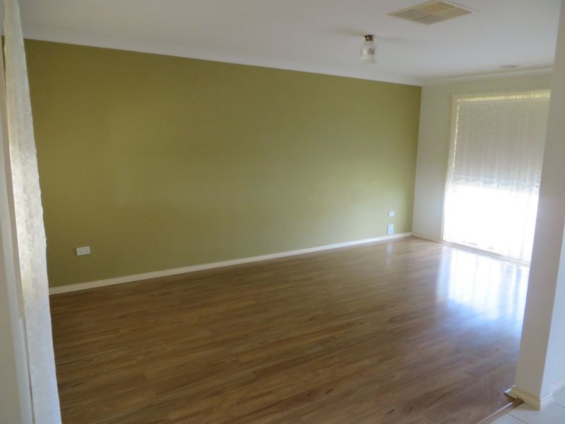 23 Kaldari Crescent, Glenfield Park NSW 2650