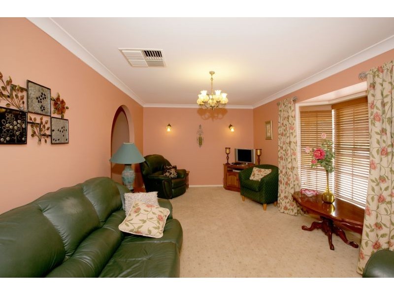 8 Mccoullough Drive, Tolland NSW 2650