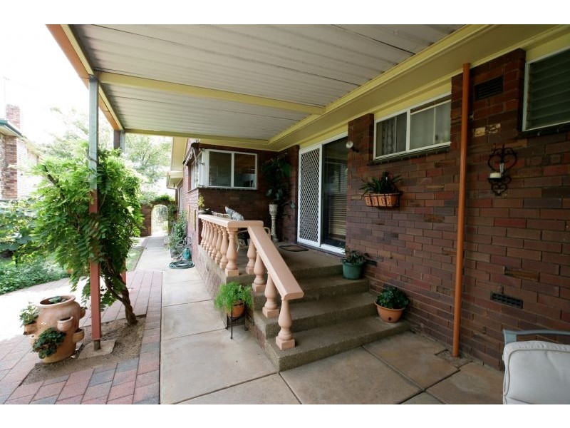 8 Mccoullough Drive, Tolland NSW 2650