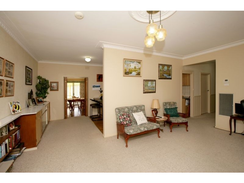 4 Ziegler Avenue, Kooringal NSW 2650