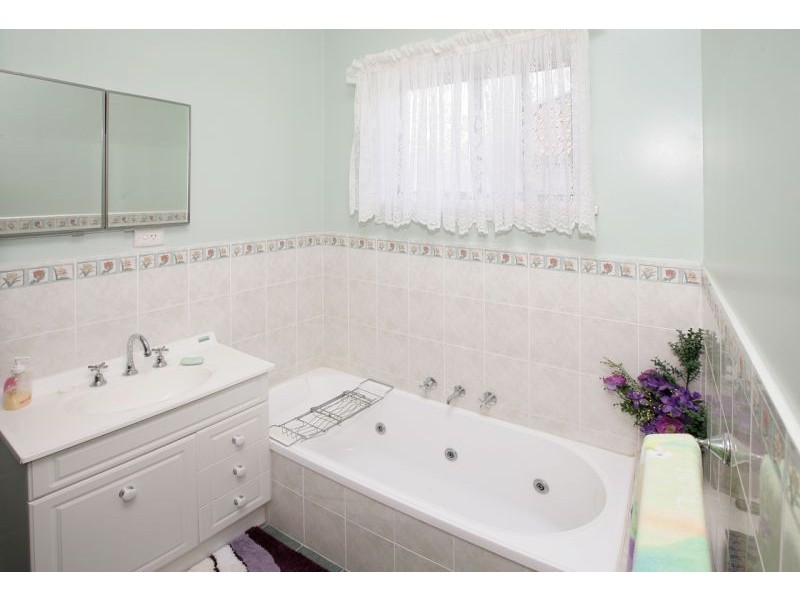 4 Ziegler Avenue, Kooringal NSW 2650