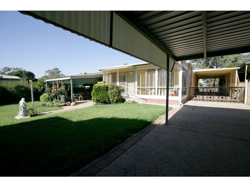 4 Ziegler Avenue, Kooringal NSW 2650