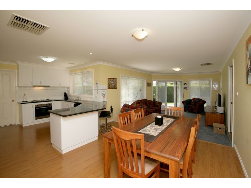 17 Grampian Place, Tatton NSW 2650