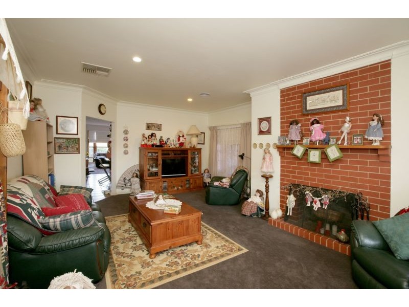24 Bourkelands Drive, Bourkelands NSW 2650