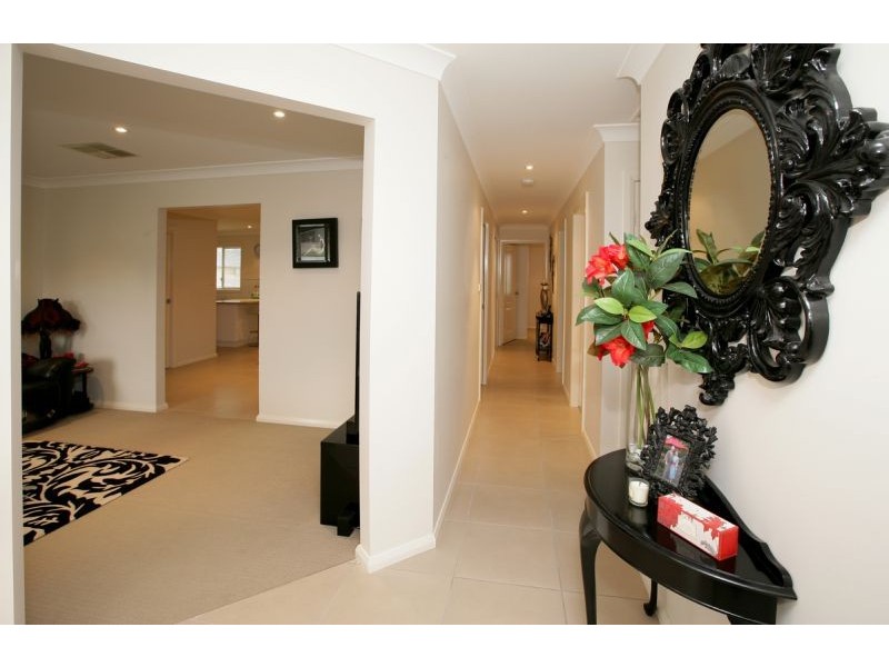 1/20 Hudson Drive, Lloyd NSW 2650