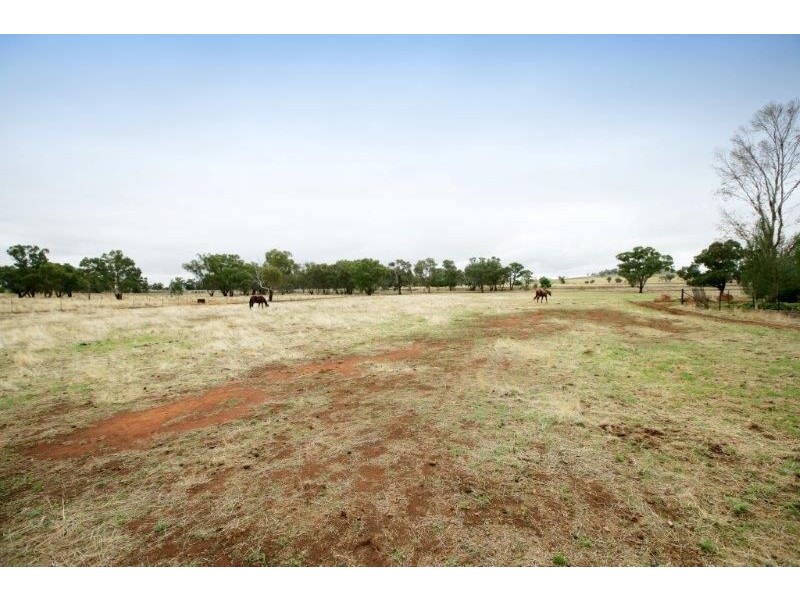 1540 Canola Way, Wagga Wagga NSW 2650