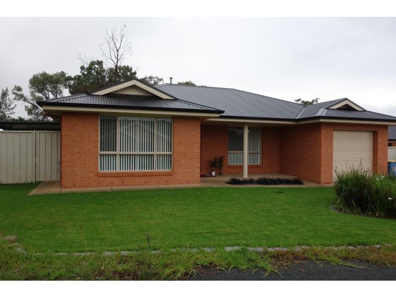 2/6 Kimberley Drive, Tatton NSW 2650