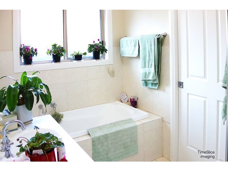 2/6 Kimberley Drive, Tatton NSW 2650