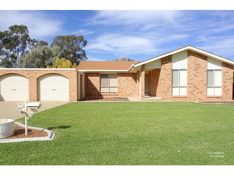 18 Balleroo Crescent, Glenfield Park NSW 2650