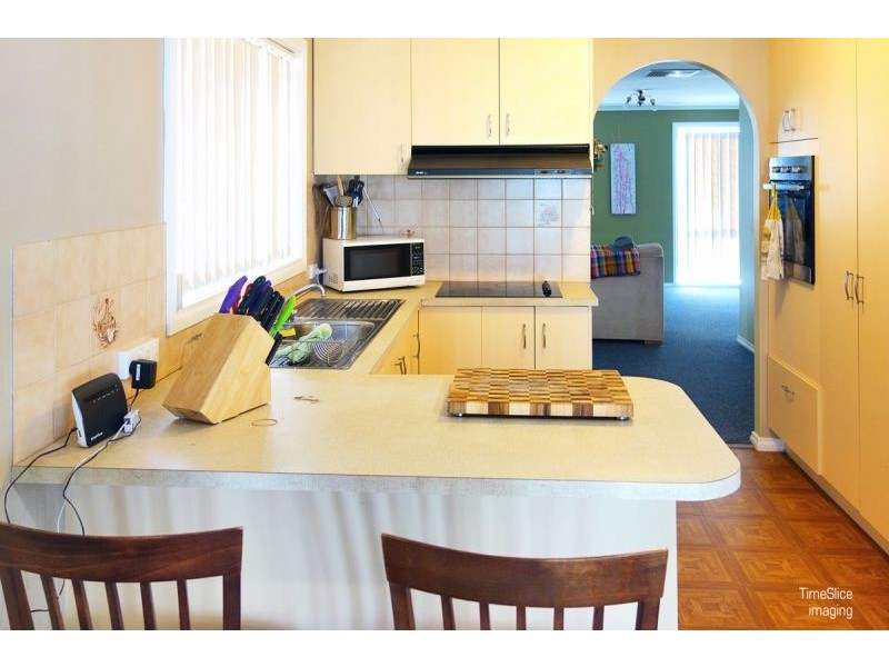 18 Balleroo Crescent, Glenfield Park NSW 2650