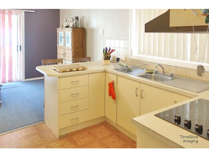 18 Balleroo Crescent, Glenfield Park NSW 2650