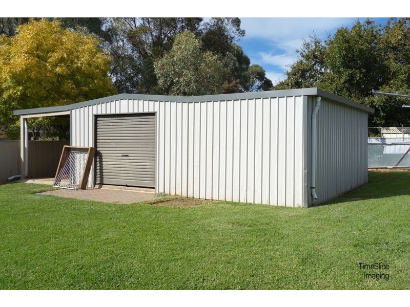 18 Balleroo Crescent, Glenfield Park NSW 2650